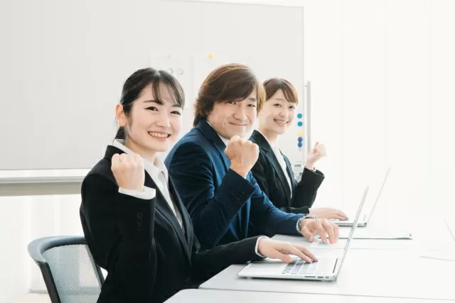 株式会社ワールドフェイマス